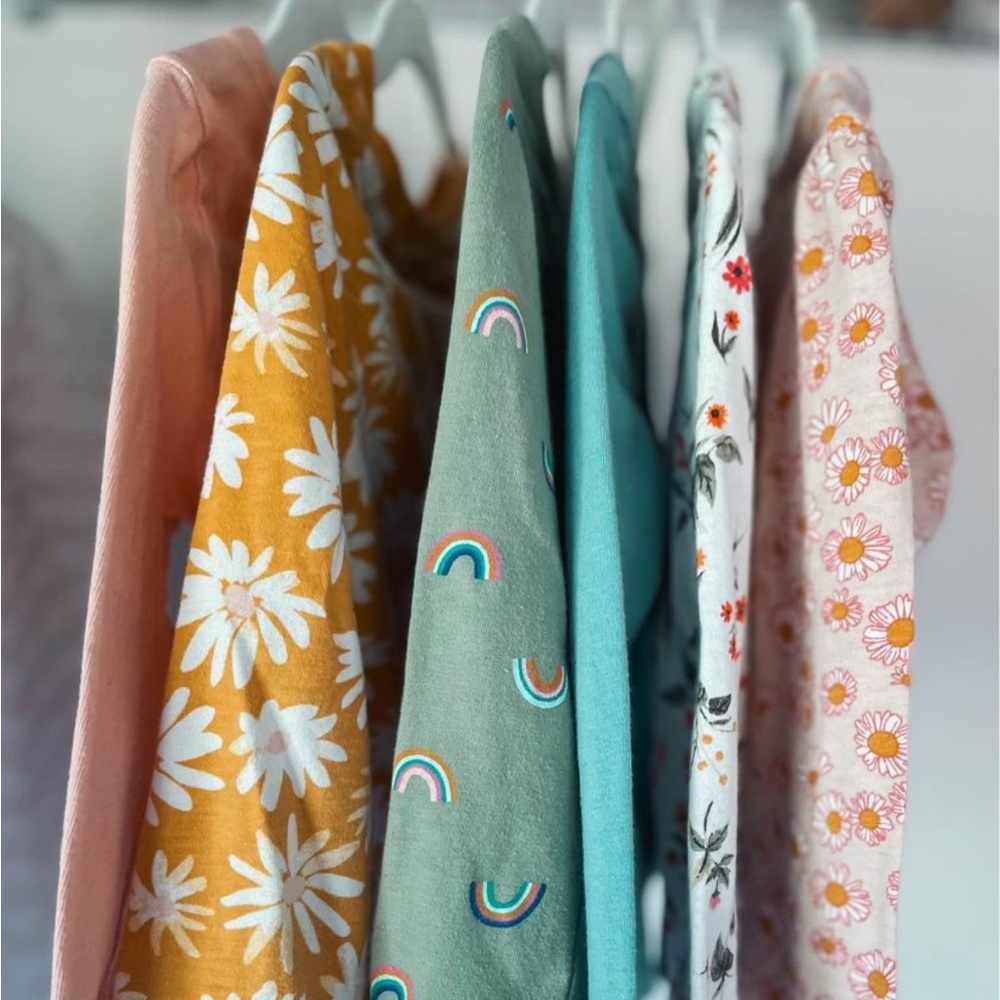 24M 2T • 9 Piece Florals and Rainbows